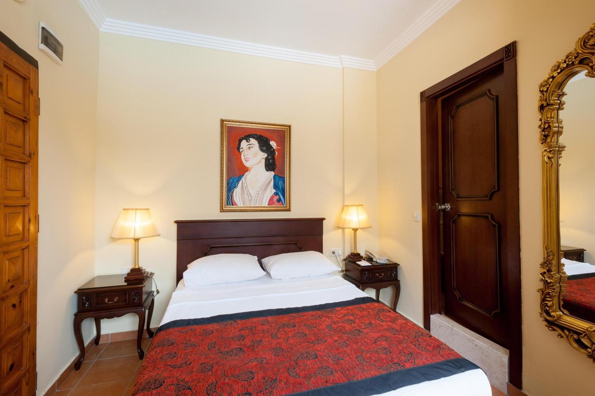 Antique Palace Museum (adults Only) מלון