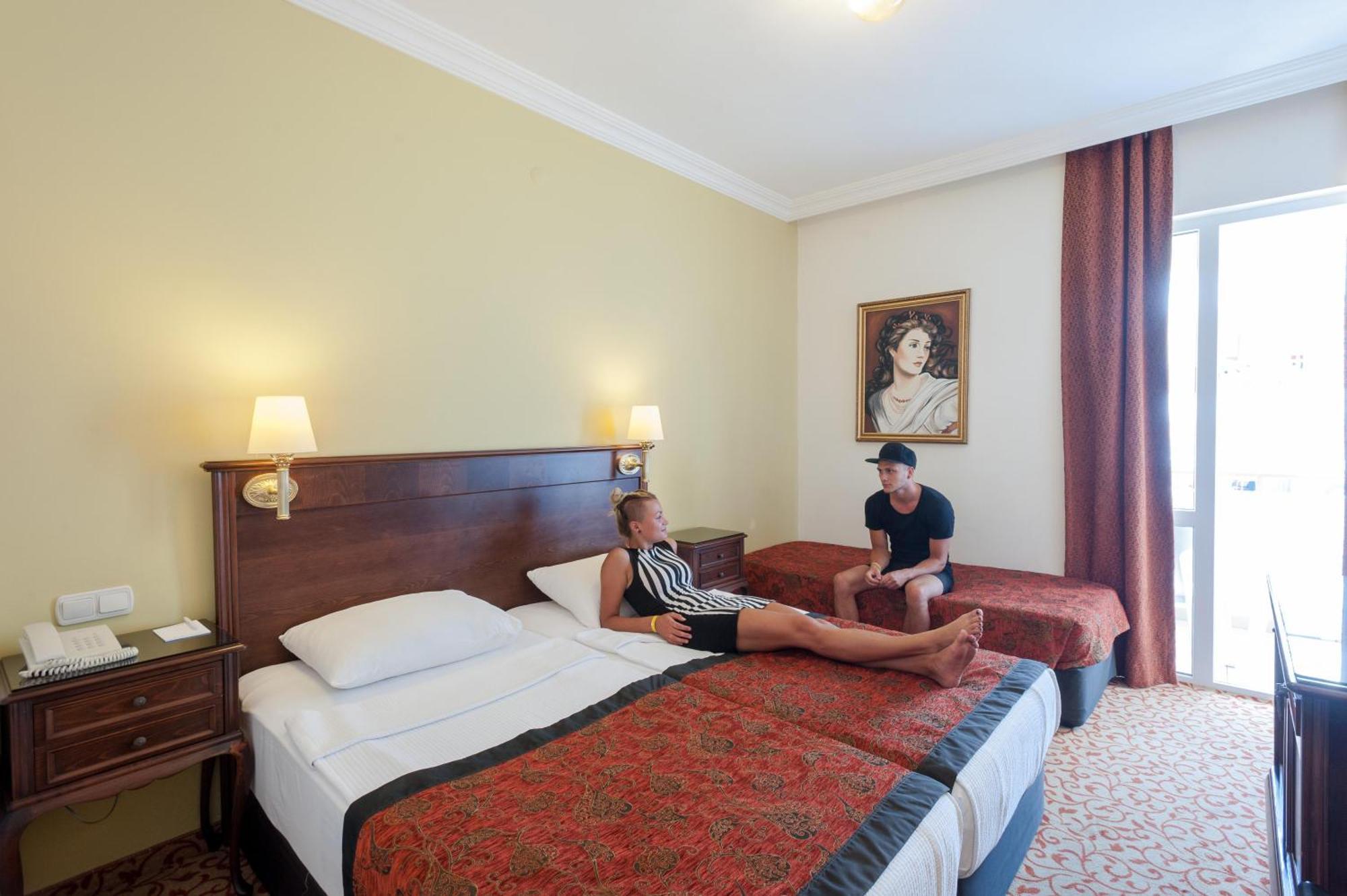 מלון Antique Palace Museum (adults Only) 5*