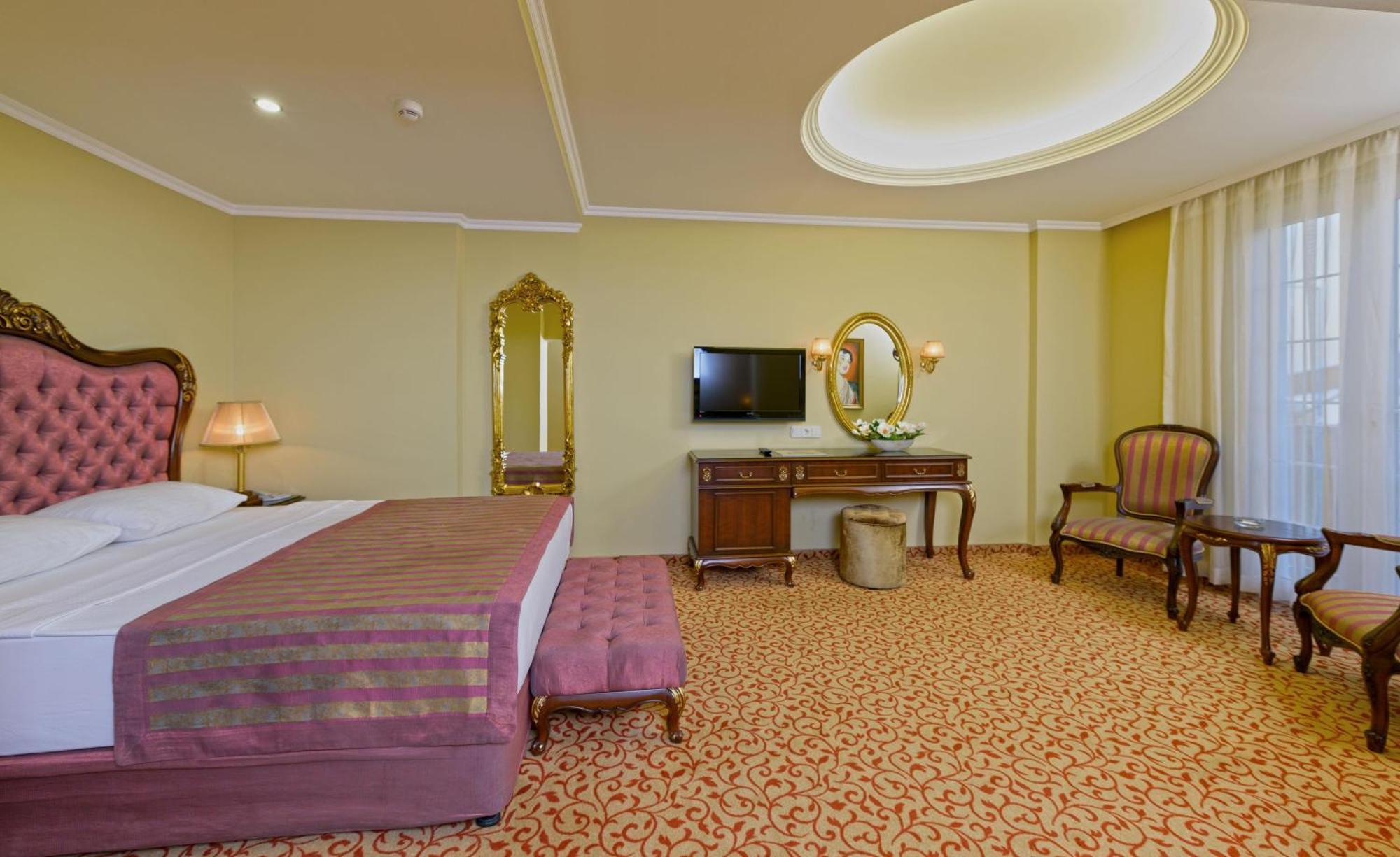 Готель Antique Palace Museum (adults Only) 5*